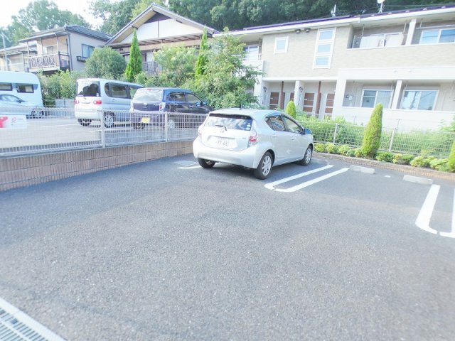 ユアーズヒル7の駐車場