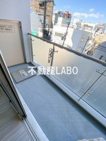 アスティナ弁天町のバルコニー