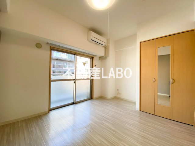 アスティナ弁天町の居間・リビング