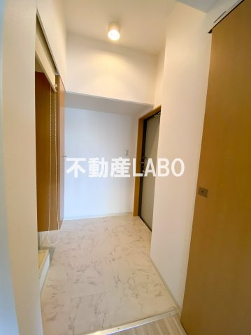 アスティナ弁天町の玄関