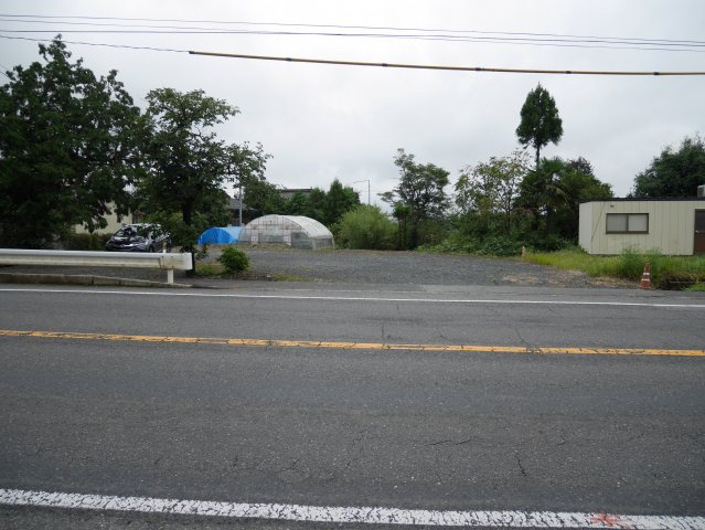 勝田郡奈義町広岡　売土地164坪の前面道路含む現地写真