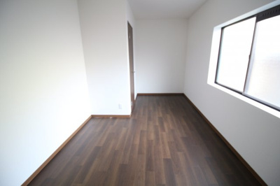 【洋室】 | 二葉町4丁目貸家