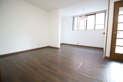 【居間・リビング】 | 二葉町4丁目貸家