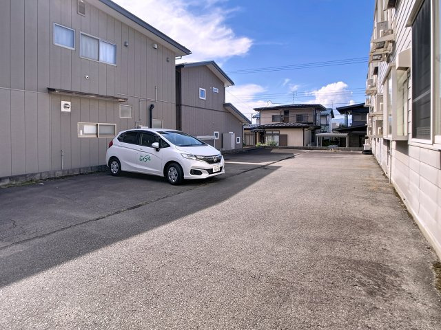 サンハイツ南原Aの駐車場