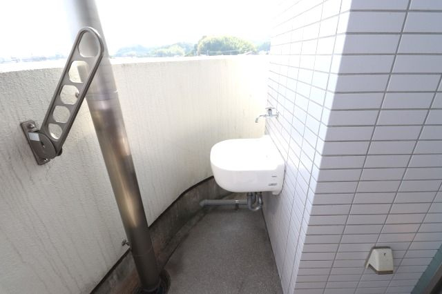 ヴィラコートSEIのバルコニー|お洗濯にも便利なバルコニー付き