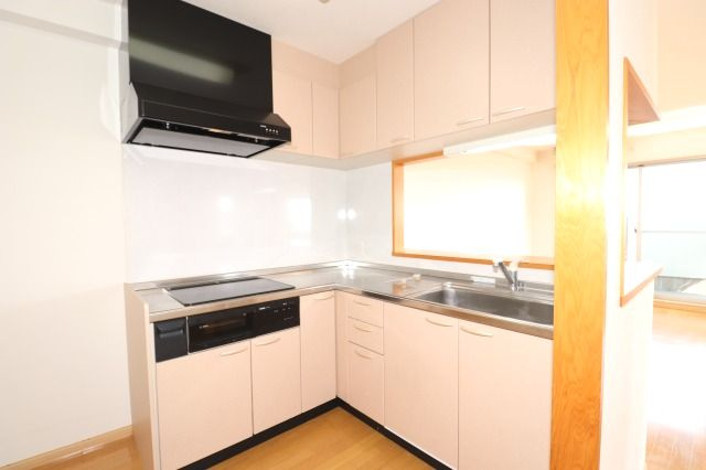 ヴィラコートSEIのキッチン|コンパクトなキッチンで掃除もラクラク