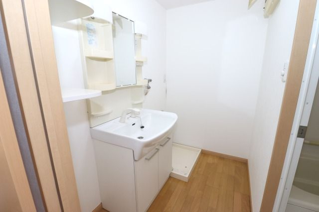 ヴィラコートSEIの洗面所|スペースが確保できる洗面所です