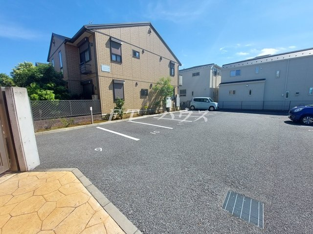 グランドゥール Aの駐車場