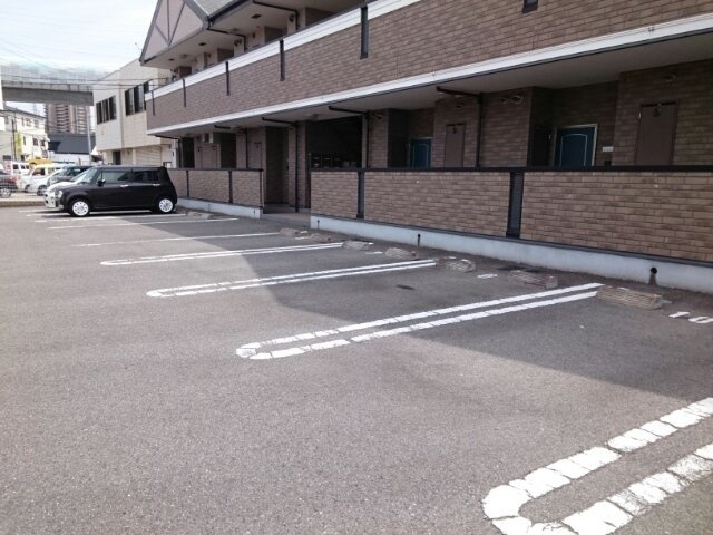 エレガントの駐車場