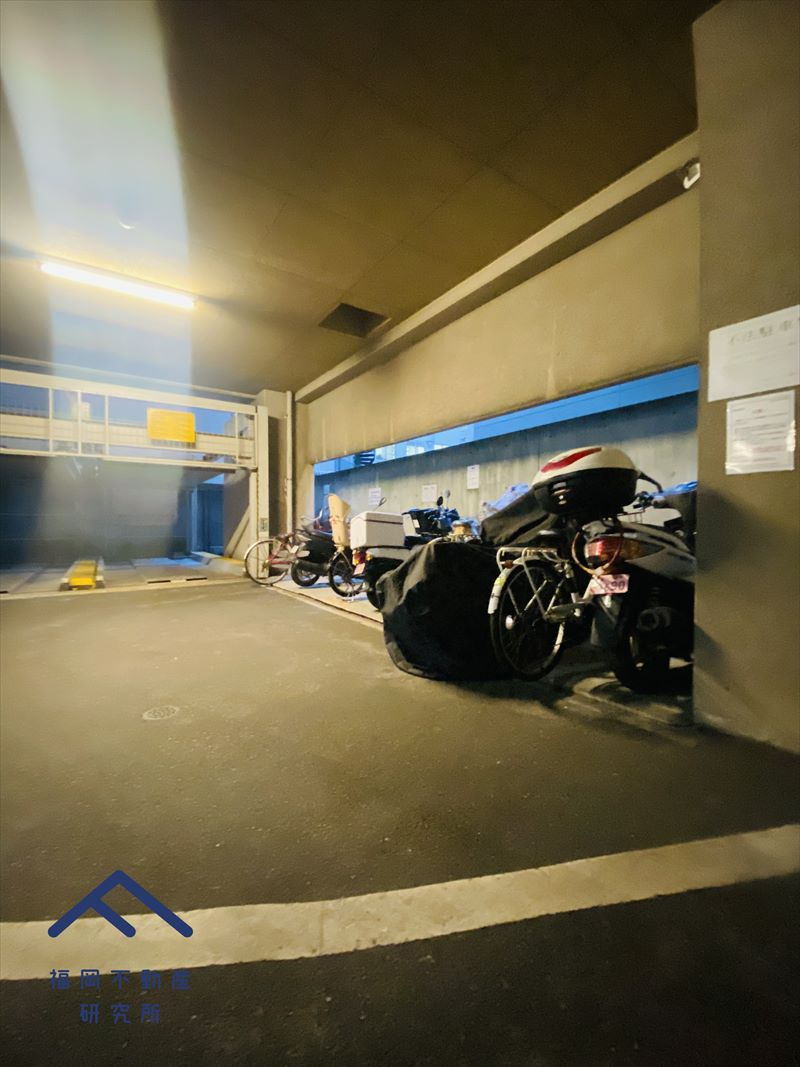 エイルレシェンテ天神ベイサイドの駐車場