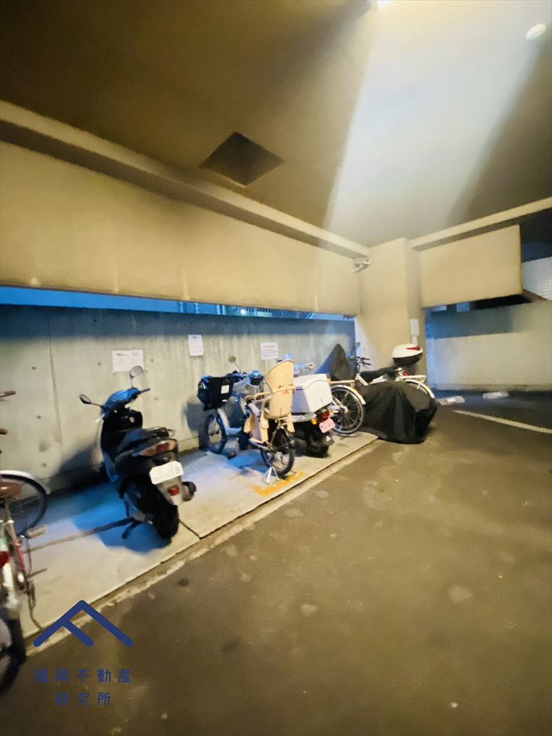 エイルレシェンテ天神ベイサイドの駐車場