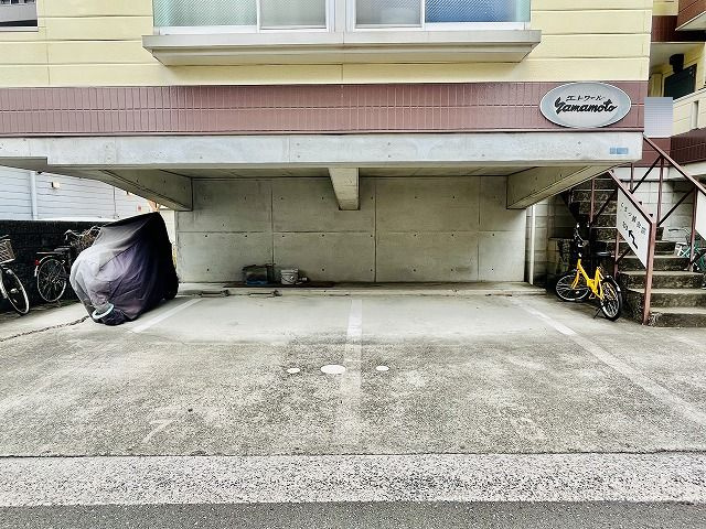 エトワール山本の駐車場|車をお持ちの方に嬉しい駐車場付きの物件です
