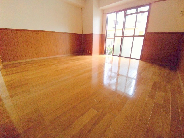 八幡ビルの居間・リビング