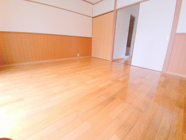 八幡ビルの居間・リビング