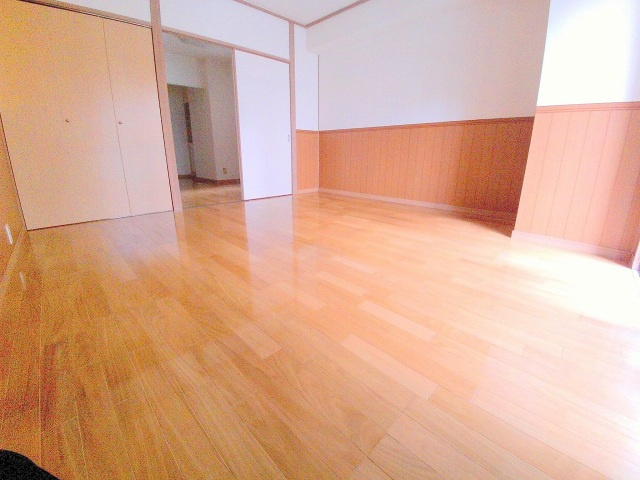 八幡ビルの居間・リビング