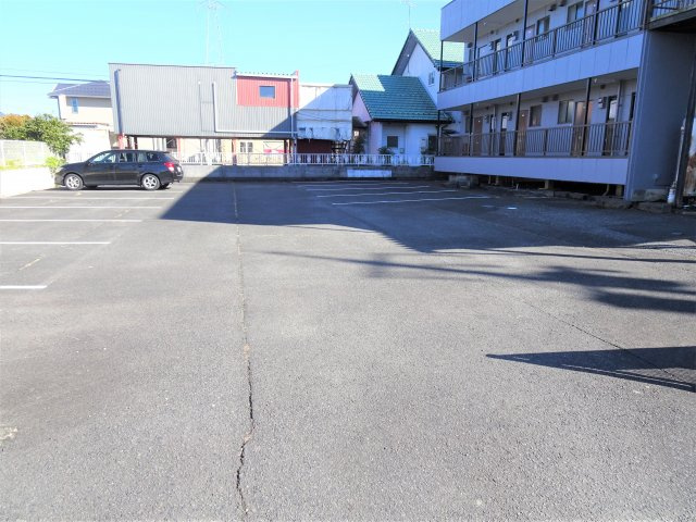 アムールアミイの駐車場