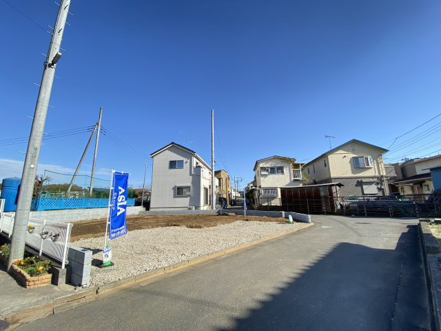 川越市下広谷16期　新築戸建の前面道路含む現地写真|南側4.2ｍ市道/東側4.0ｍ市道