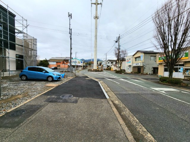 TAILOR HOUSE－テイラーハウス－八幡西区沖田４丁目　【八幡西区　新築戸建て】の前面道路含む現地写真