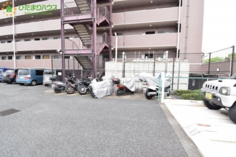 北区宮原町1丁目　中古マンション　ファミール大宮宮原壱番館の駐車場