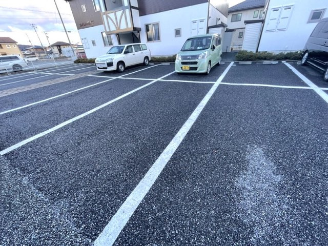 シャーメゾン藤の駐車場