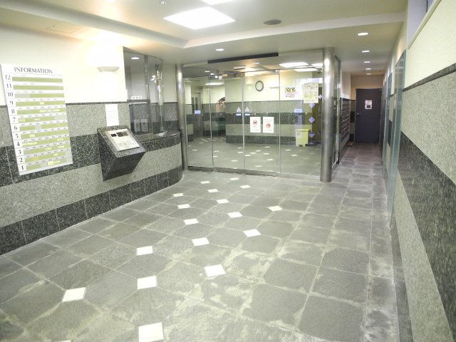  ヴィア・シテラ新宿のエントランス