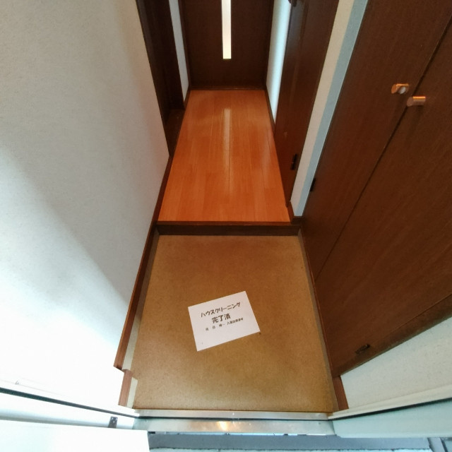 ヤマトハイツの玄関