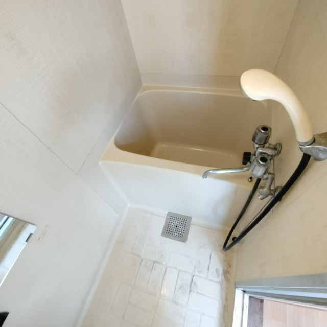 千歳ハイツの浴室|落ち着いた空間のお風呂です