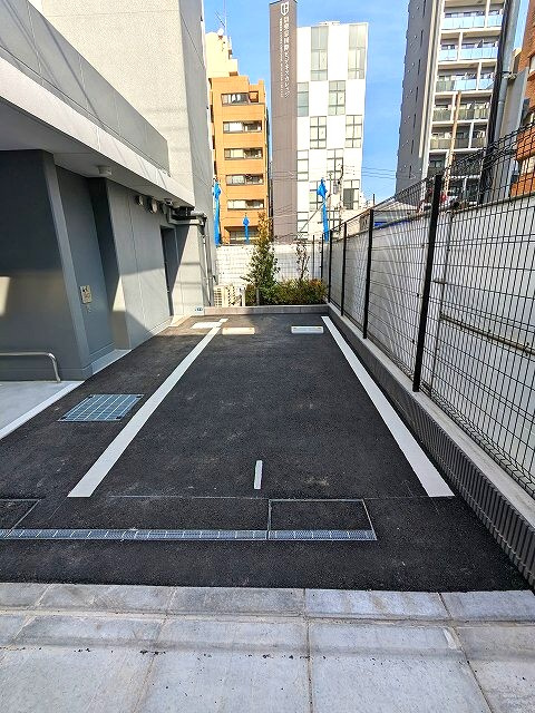 テラス浅草橋の設備|ハイルーフ対応の平置駐車場