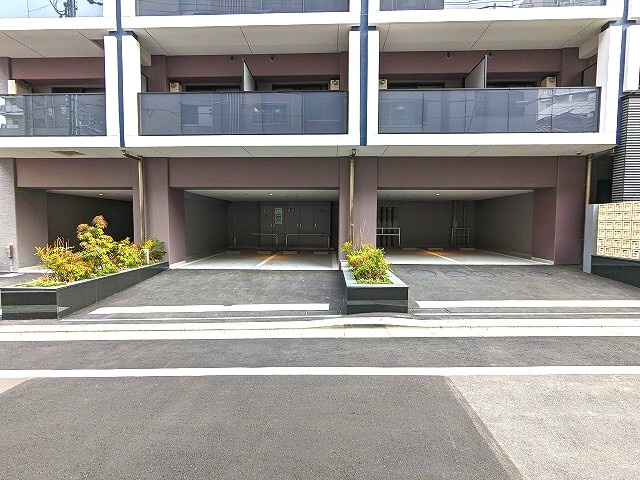 テラス浅草橋の設備|屋根付き平置駐車場です