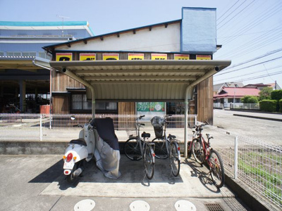 【その他共用部分】 | アグリーアブルハウスⅠ | 屋根付きの駐輪場があります♪