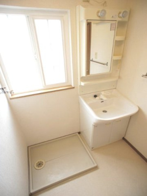 【洗面所】 | アグリーアブルハウスⅠ | 化粧台と洗濯機置き場があります♪