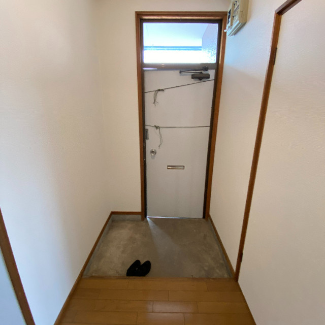 中央ハイツの玄関|明るい玄関です