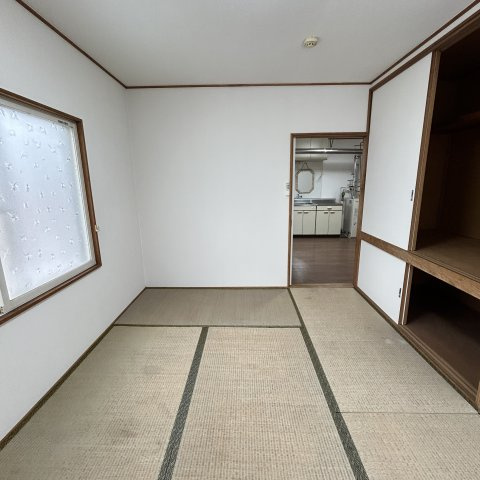 中央ハイツの和室|バルコニー付きです