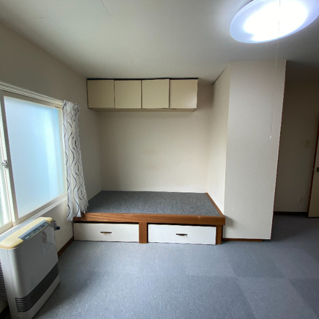 グランドール中央の洋室|落ち着いた色調の洋室です