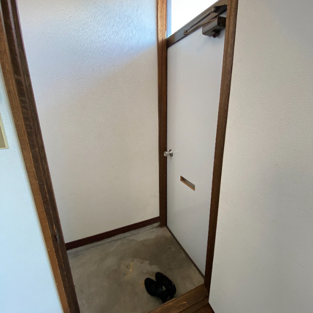 平成ハイツ２号棟の玄関