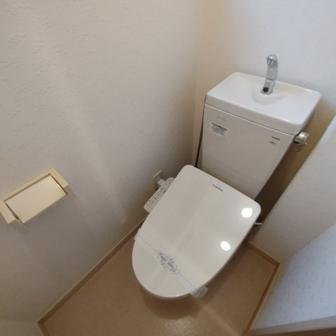 セジュール伍番館のトイレ|ゆったりとした空間のトイレです