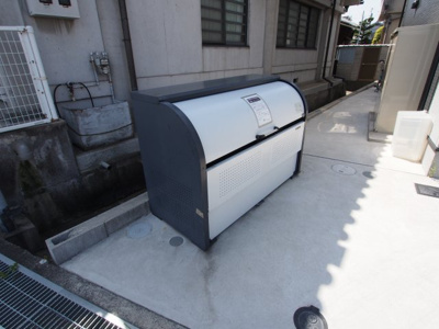 【設備】 | アイリス南余部 | 敷地内ゴミ置場