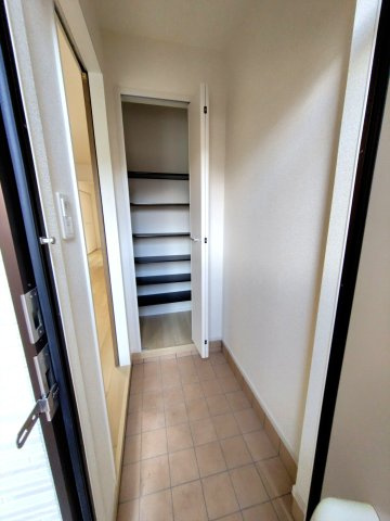 オアシス 八本松 Bの玄関