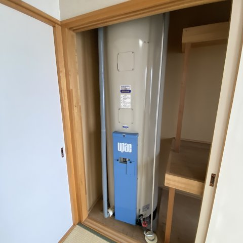 酒巻ハイツ２号棟の玄関
