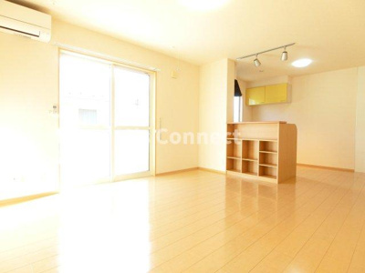 【居間・リビング】 | パセオプラシードⅤ | １４．１帖のＬＤＫ。カウンターキッチンです。