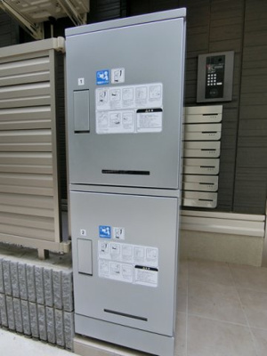 【その他共用部分】 | グランデファーレ新横浜 | 共用エントランスには宅配BOXがあるので荷物の受け取りもスムーズに♪再配達の手間がかからないのが魅力♪