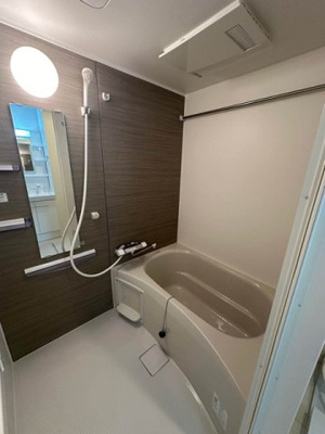 【浴室】 | グランデファーレ新横浜 | 浴室暖房乾燥機＆物干しバー付きバスルーム！外に干せないお洗濯物もすっきり乾きます♪ゆったりバスタイムでリラックス☆