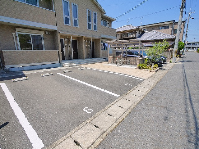 エンジェルハート　Ｂ棟の駐車場|駐車場に車を止められます