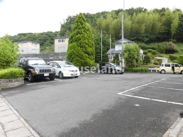 ボヌールの駐車場