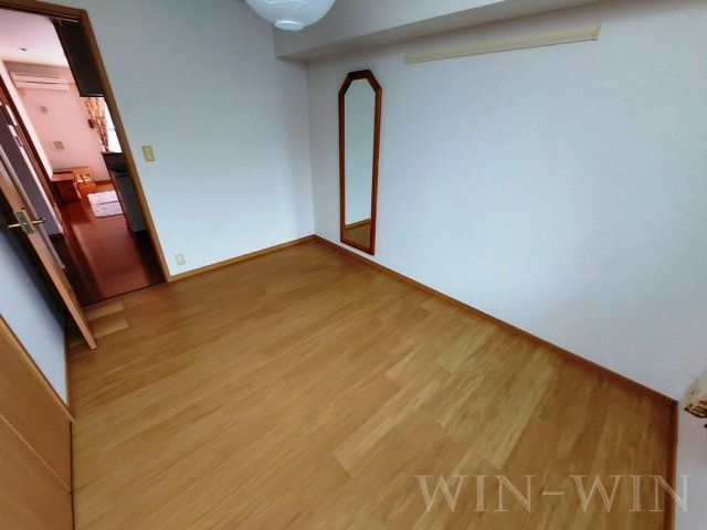 ユトリロ忠興 Bの寝室