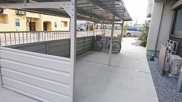 T メゾン ド ソレイユのその他共用部分|屋根付き駐輪場
