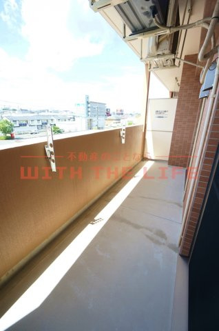 サンシャイン【キャッシュバック対象物件】のバルコニー|お洗濯にも便利なバルコニー付き