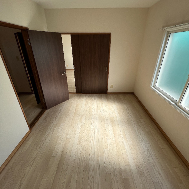 イーストハイツの洋室