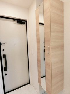 【展望】 | ※参考写真※玄関には全身ミラー付きでお出かけの時の身だしなみ確認もばっちり！