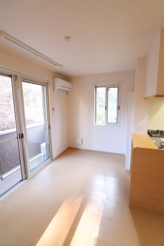 第3コスモスヴィラの居間・リビング